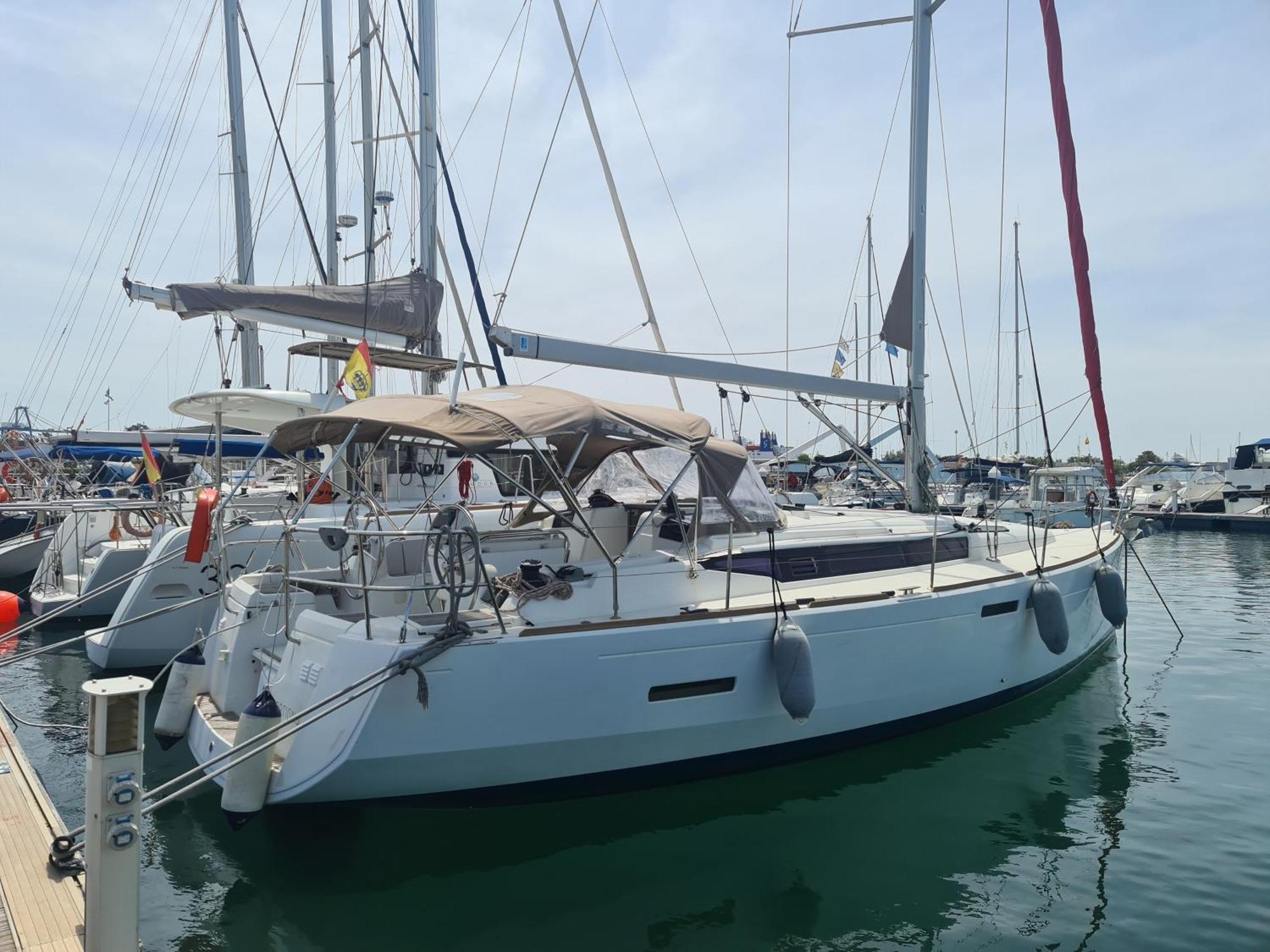 Sleep Aboard A Modern Sailboat In Oeiras Hotel Exterior photo
