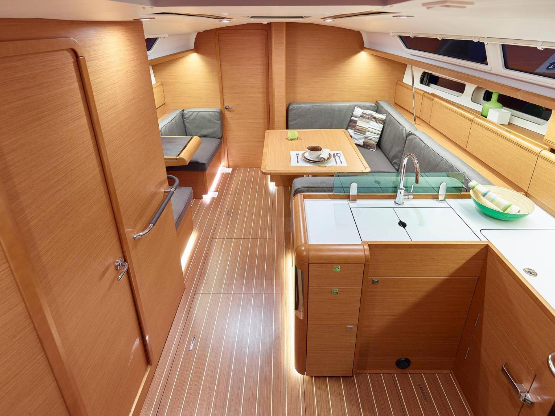 Sleep Aboard A Modern Sailboat In Oeiras Hotel Exterior photo